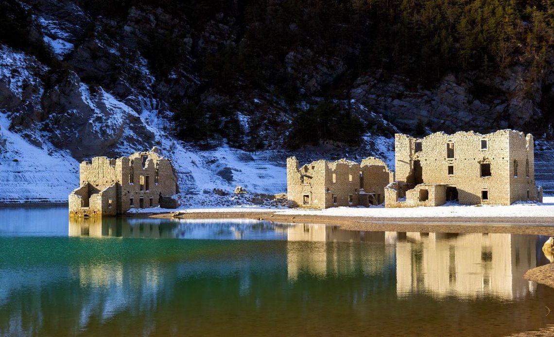 Borgo di Movada, il paese sommerso che riemerge dall’acqua